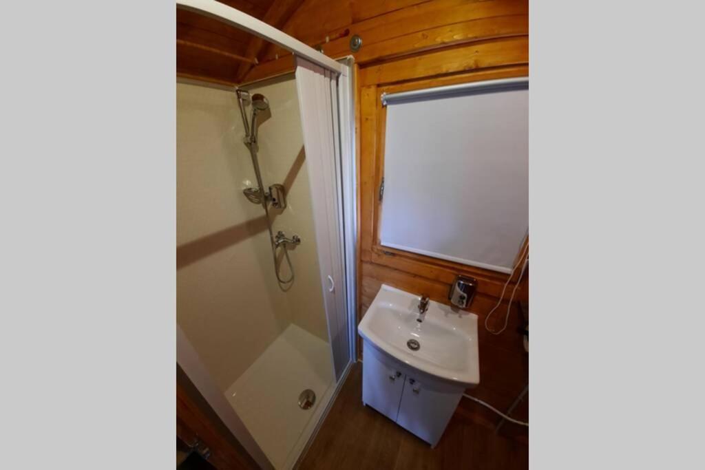 Autarkes Tiny House Mit Rheinblick Apartamento Rumikon Exterior foto