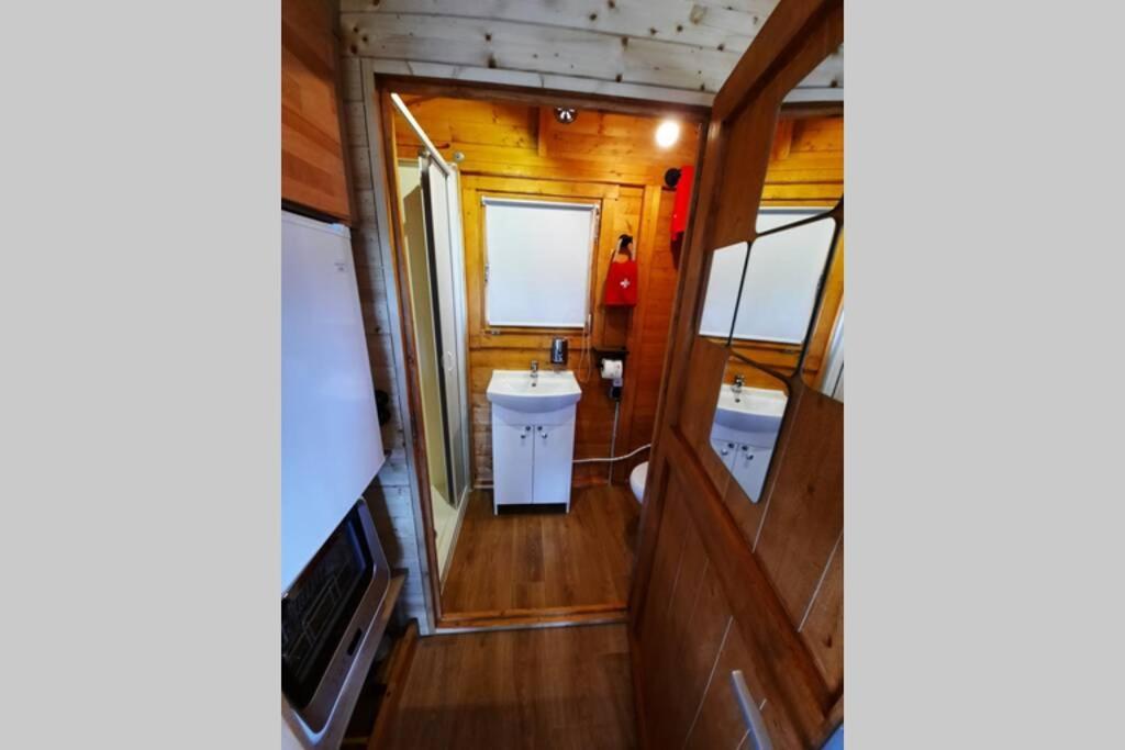 Autarkes Tiny House Mit Rheinblick Apartamento Rumikon Exterior foto